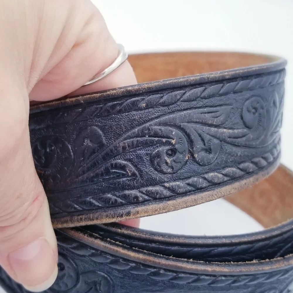 Justin Cowhide Belt with Siskiyou Pewter Vintage 1984 Fur Trapper Belt Buckle